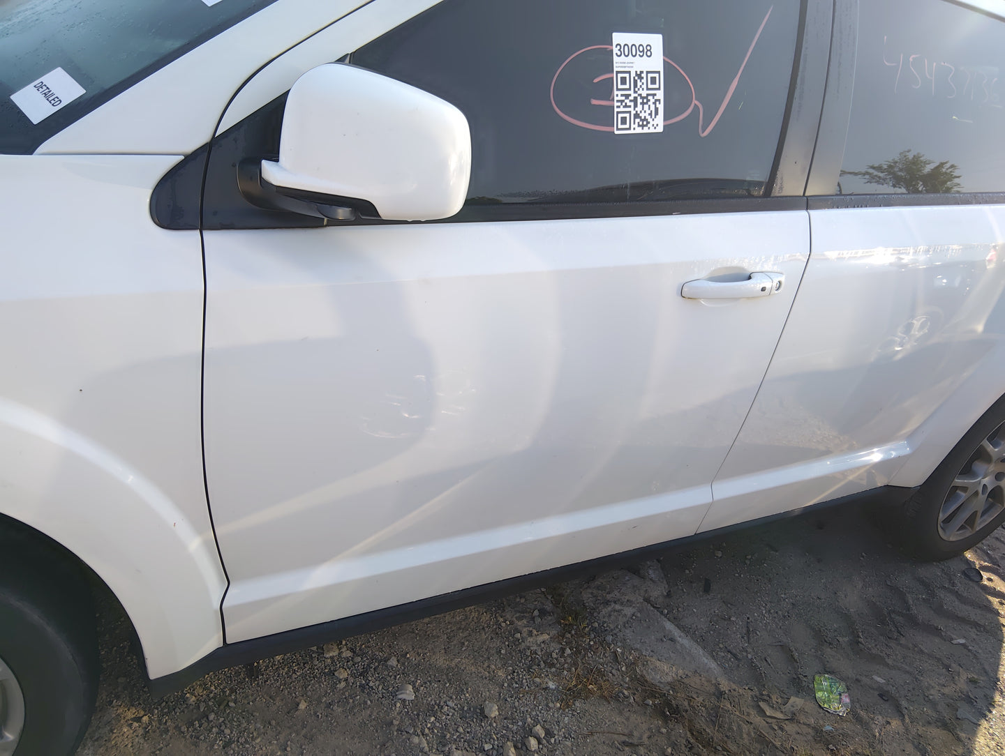 2015 Dodge Journey Driver Front Door Oem 5041179 - Oemusedautoparts1.com