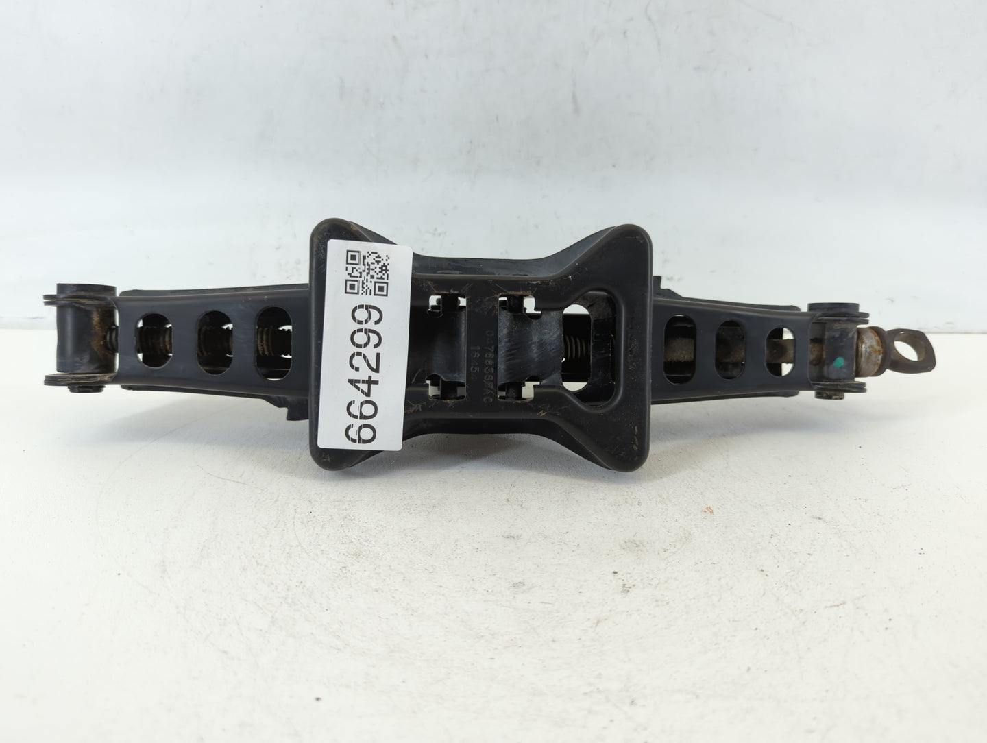 2015 Dodge Journey Spare Scissor Car Jack - Oemusedautoparts1.com