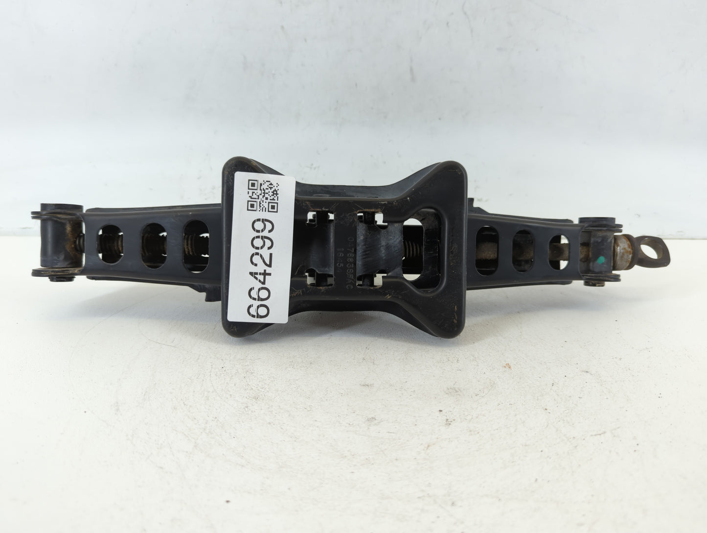 2015 Dodge Journey Spare Scissor Car Jack - Oemusedautoparts1.com