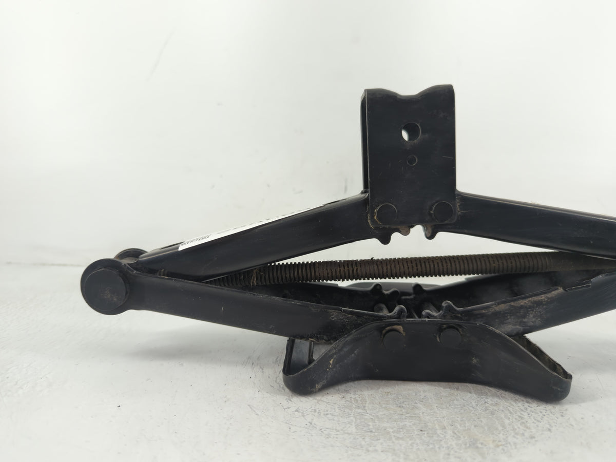 2015 Dodge Journey Spare Scissor Car Jack 683692 - Oemusedautoparts1.com