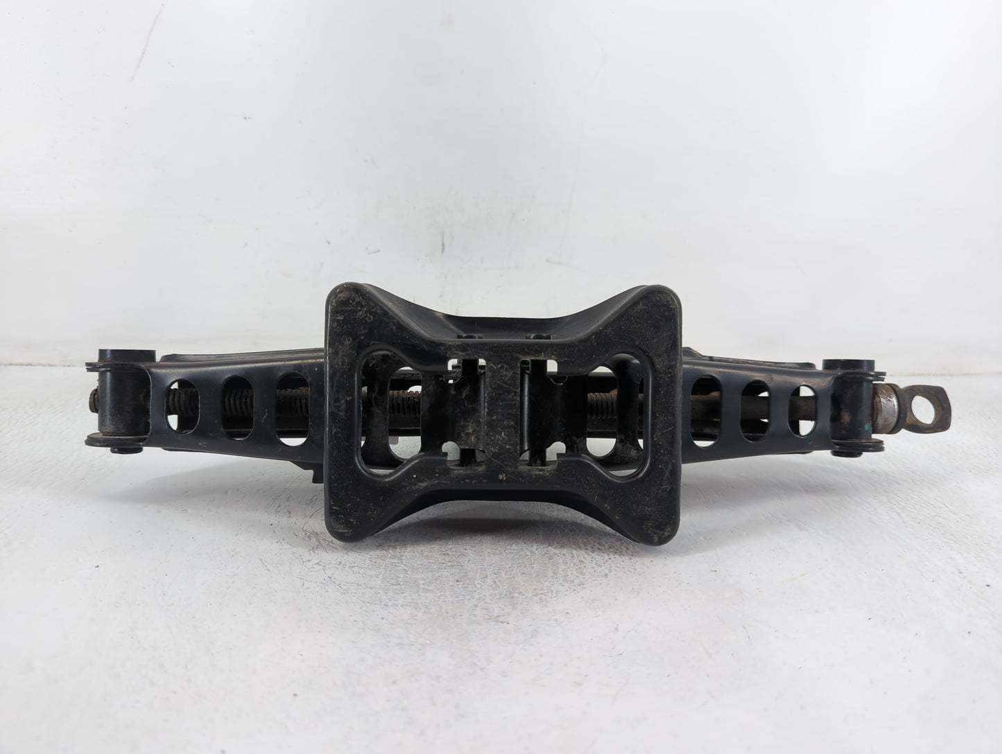 2015 Dodge Journey Spare Scissor Car Jack - Oemusedautoparts1.com