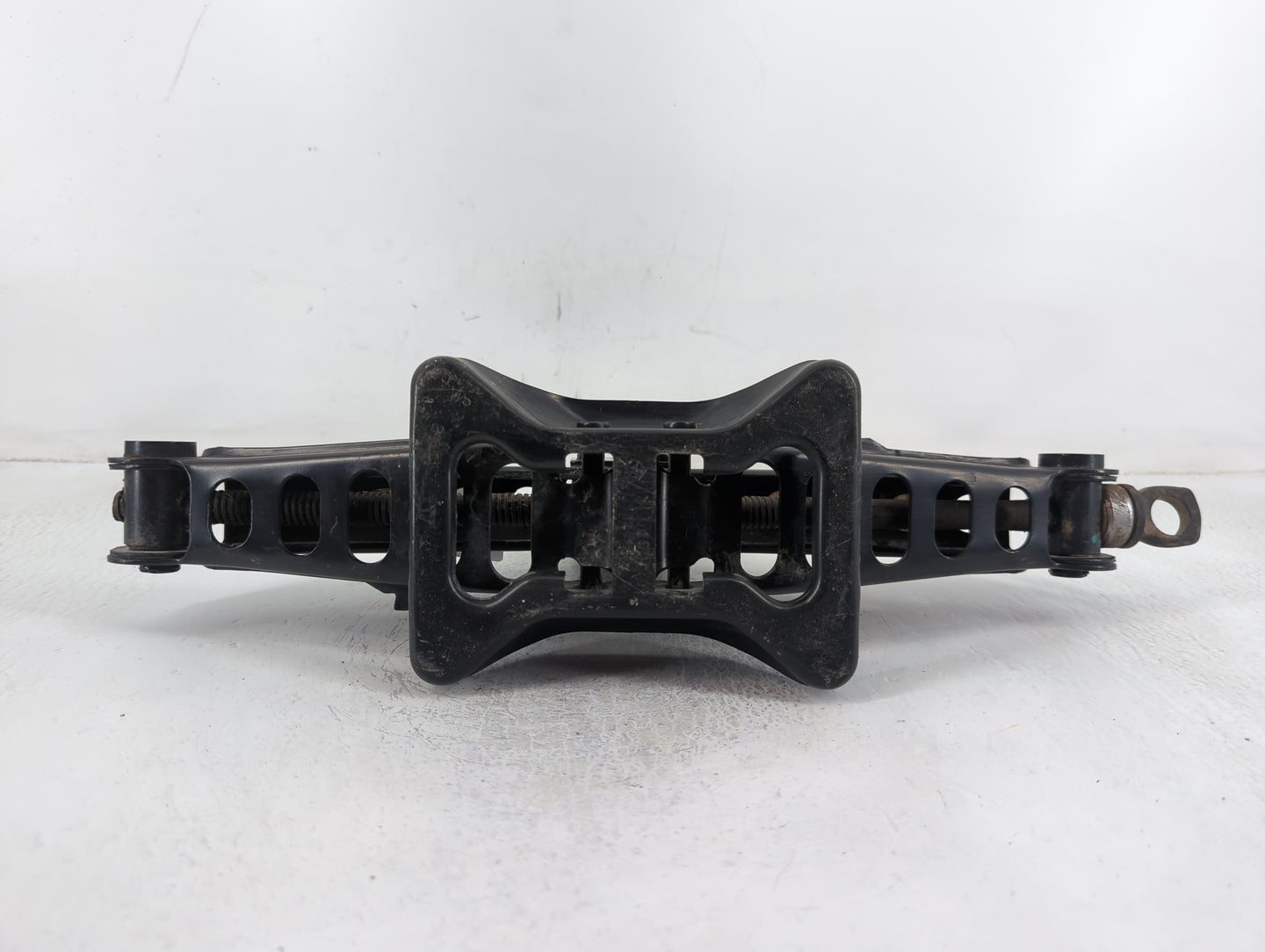 2015 Dodge Journey Spare Scissor Car Jack 683692 - Oemusedautoparts1.com