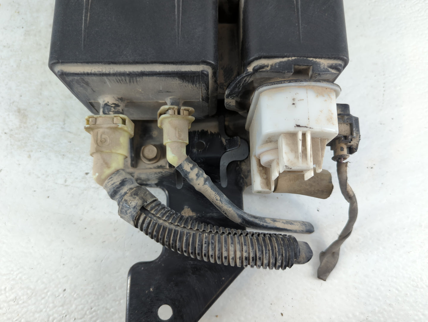 2015 Dodge Journey Fuel Vapor Charcoal Canister 913837 - Oemusedautoparts1.com
