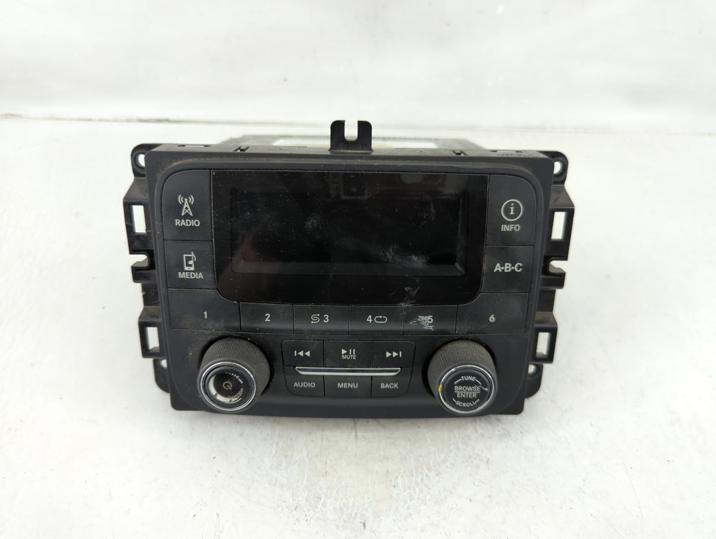 2015 Dodge Ram 1500 Radio AM FM Cd Player Receiver Replacement P/N:P68245816AD Fits Fits 2016 OEM Used Auto Parts - Oemuseda