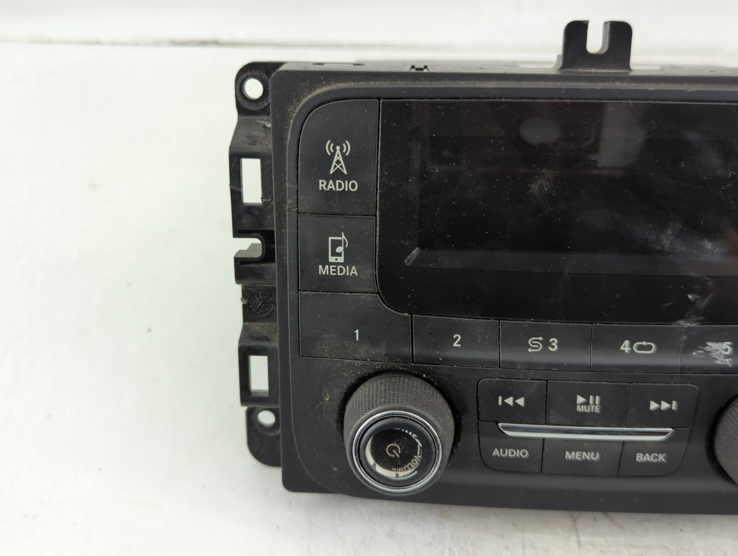 2015 Dodge Ram 1500 Radio AM FM Cd Player Receiver Replacement P/N:P68245816AD Fits Fits 2016 OEM Used Auto Parts - Oemuseda