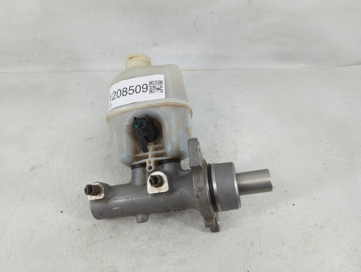 2007-2008 Dodge Ram 1500 Brake Master Cylinder - Oemusedautoparts1.com