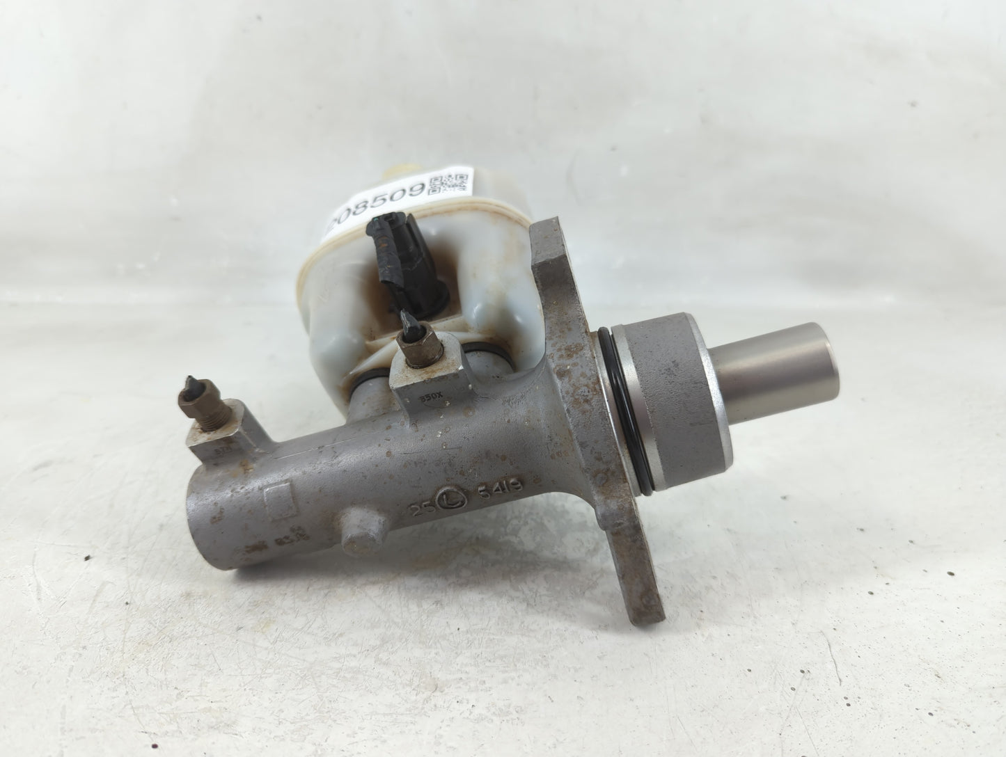 2007-2008 Dodge Ram 1500 Brake Master Cylinder - Oemusedautoparts1.com