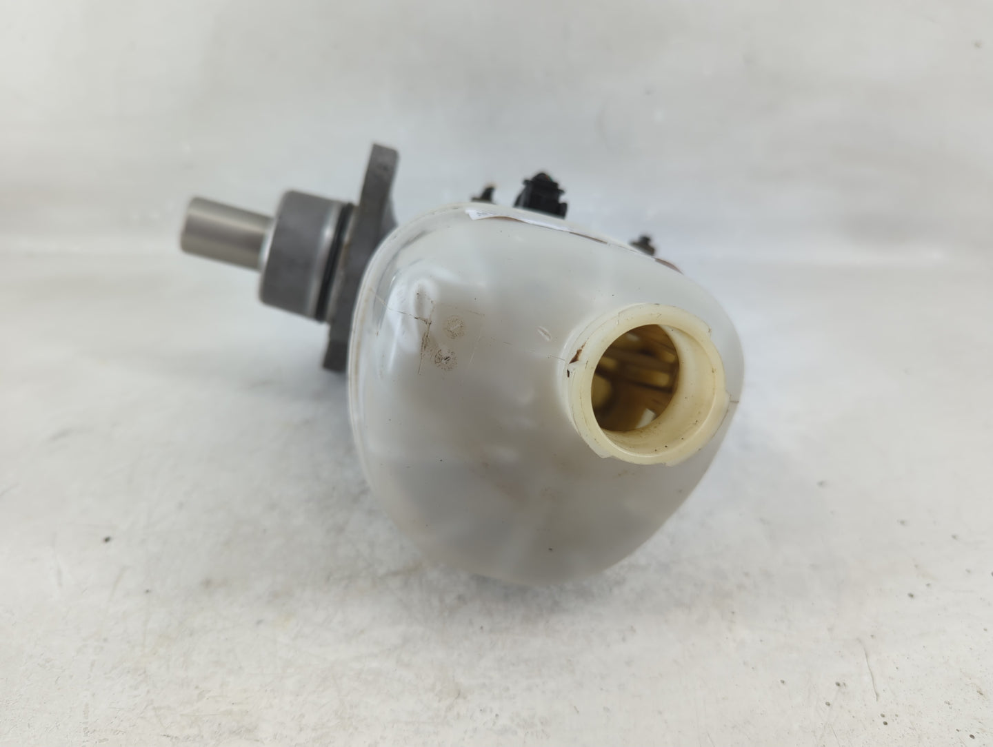 2007-2008 Dodge Ram 1500 Brake Master Cylinder - Oemusedautoparts1.com