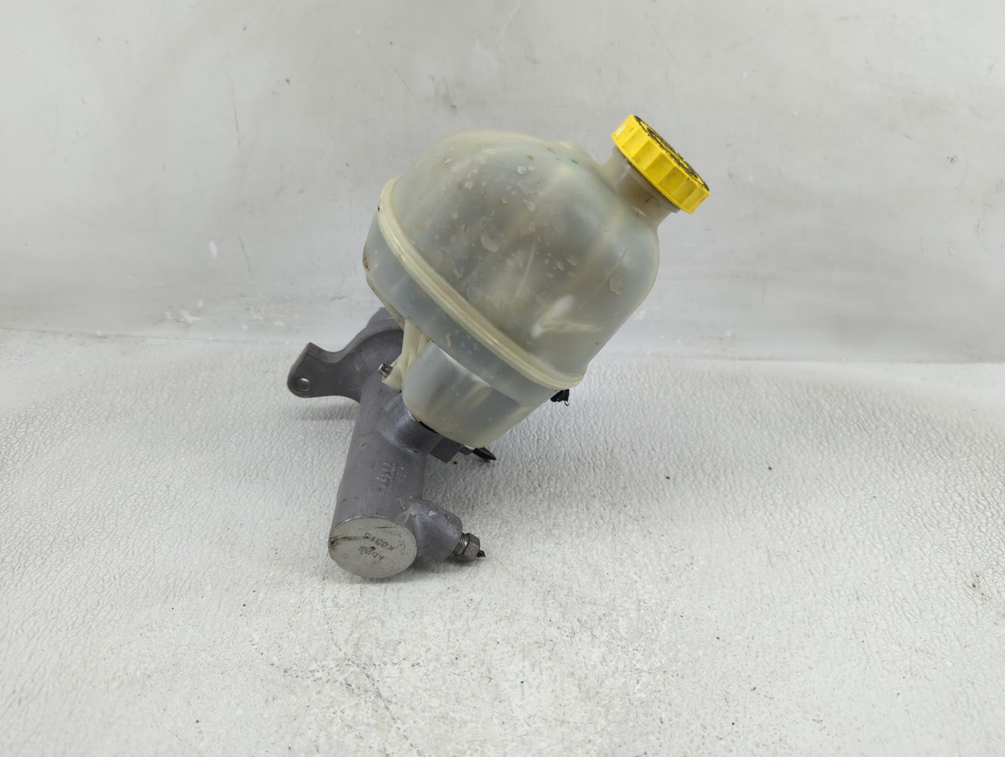 2006-2006 Dodge Ram 1500 Brake Master Cylinder 1290564 - Oemusedautoparts1.com