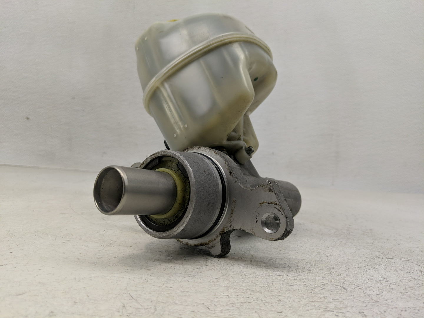 2007-2008 Dodge Ram 1500 Brake Master Cylinder - Oemusedautoparts1.com