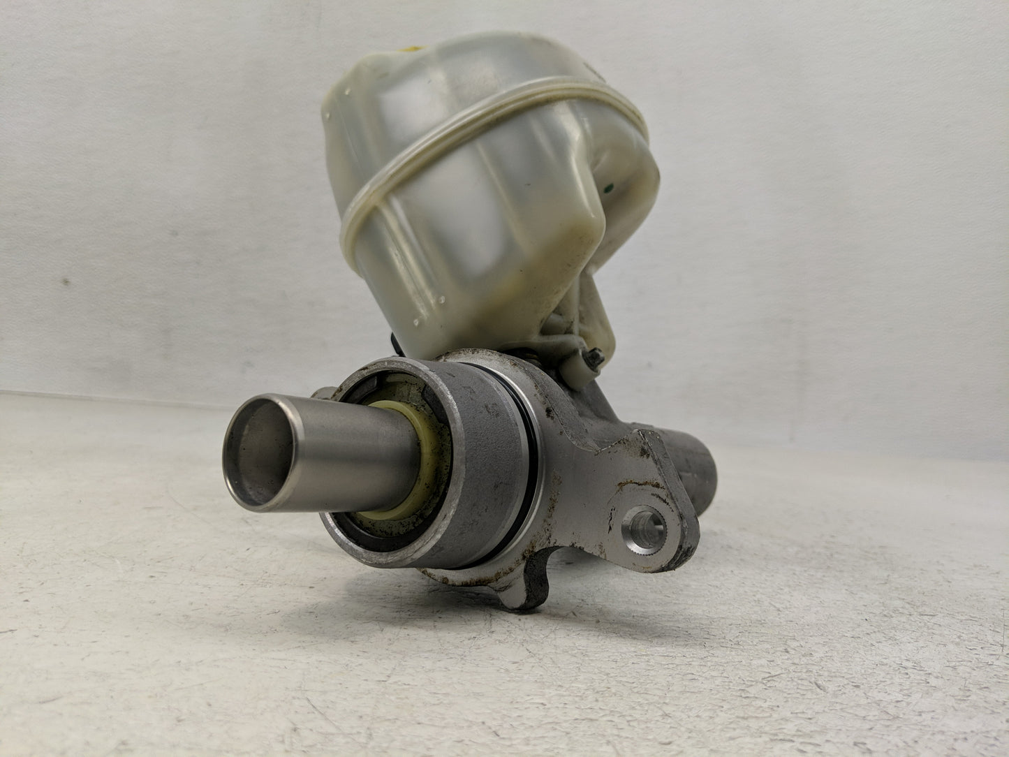 2007-2008 Dodge Ram 1500 Brake Master Cylinder - Oemusedautoparts1.com