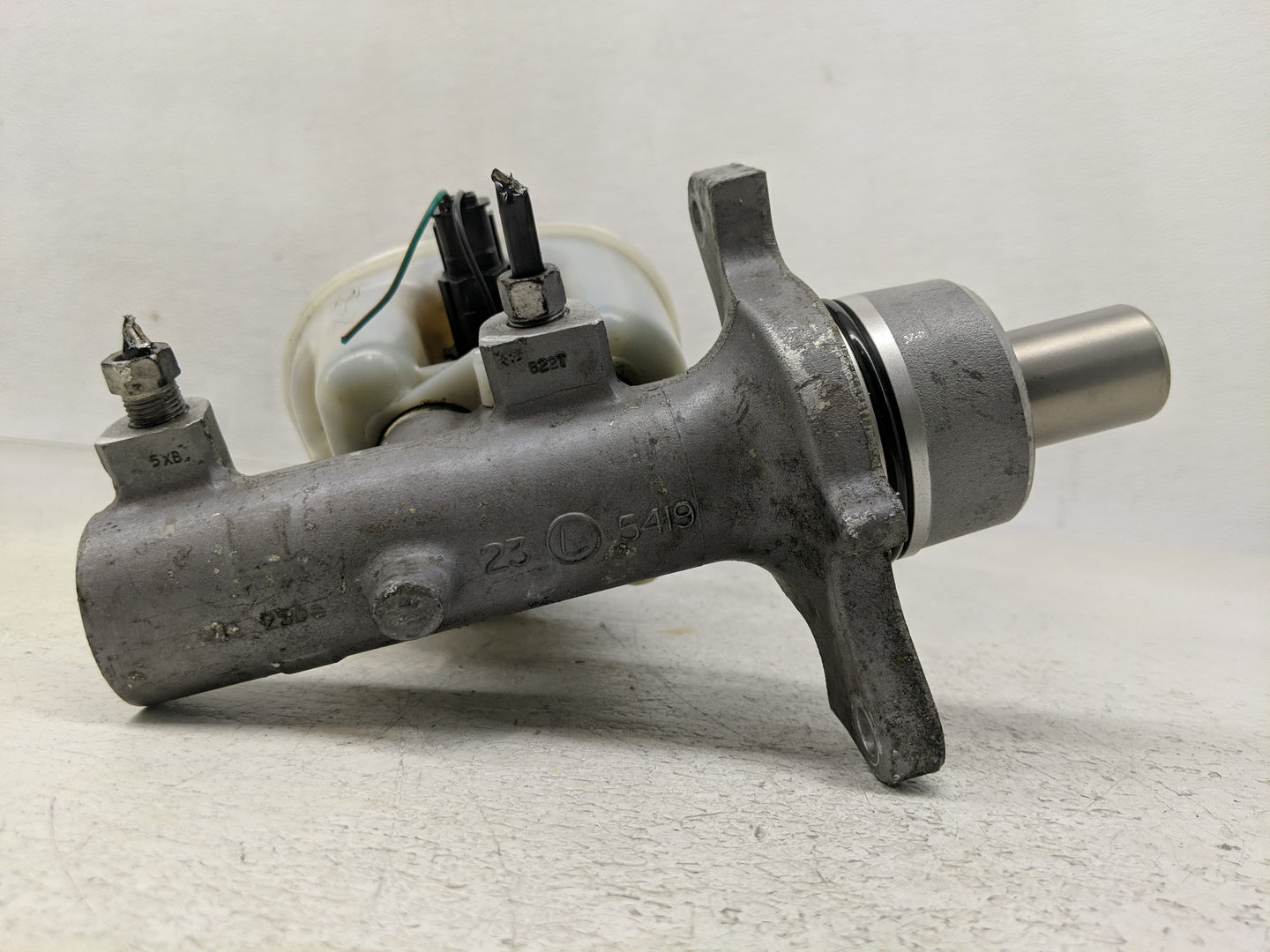 2007-2008 Dodge Ram 1500 Brake Master Cylinder - Oemusedautoparts1.com