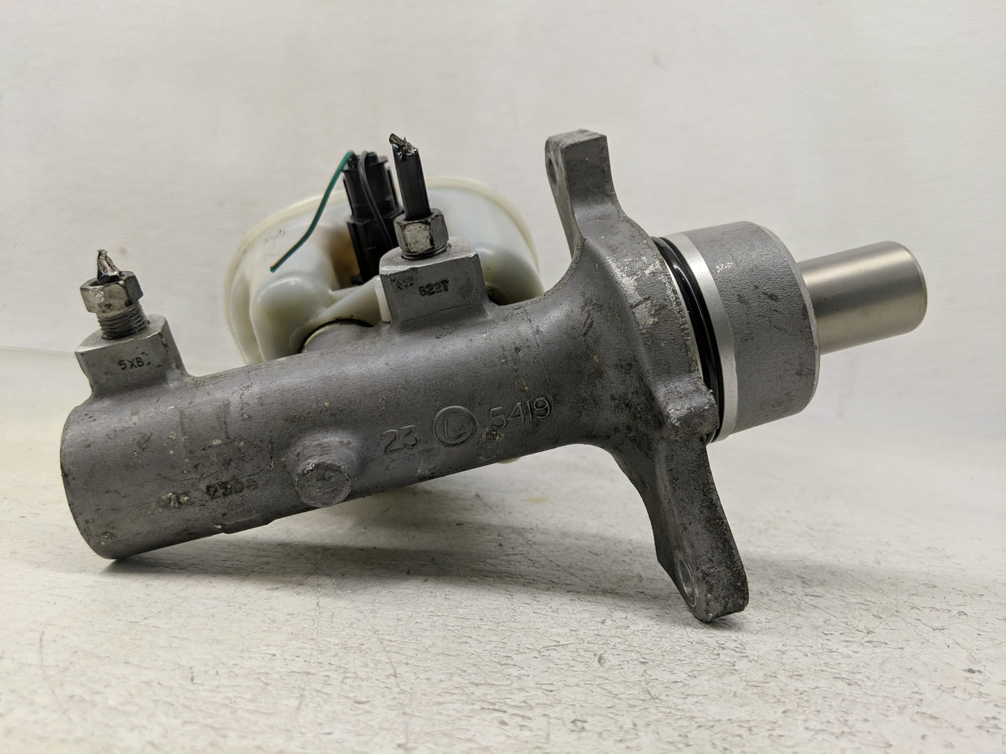 2007-2008 Dodge Ram 1500 Brake Master Cylinder - Oemusedautoparts1.com