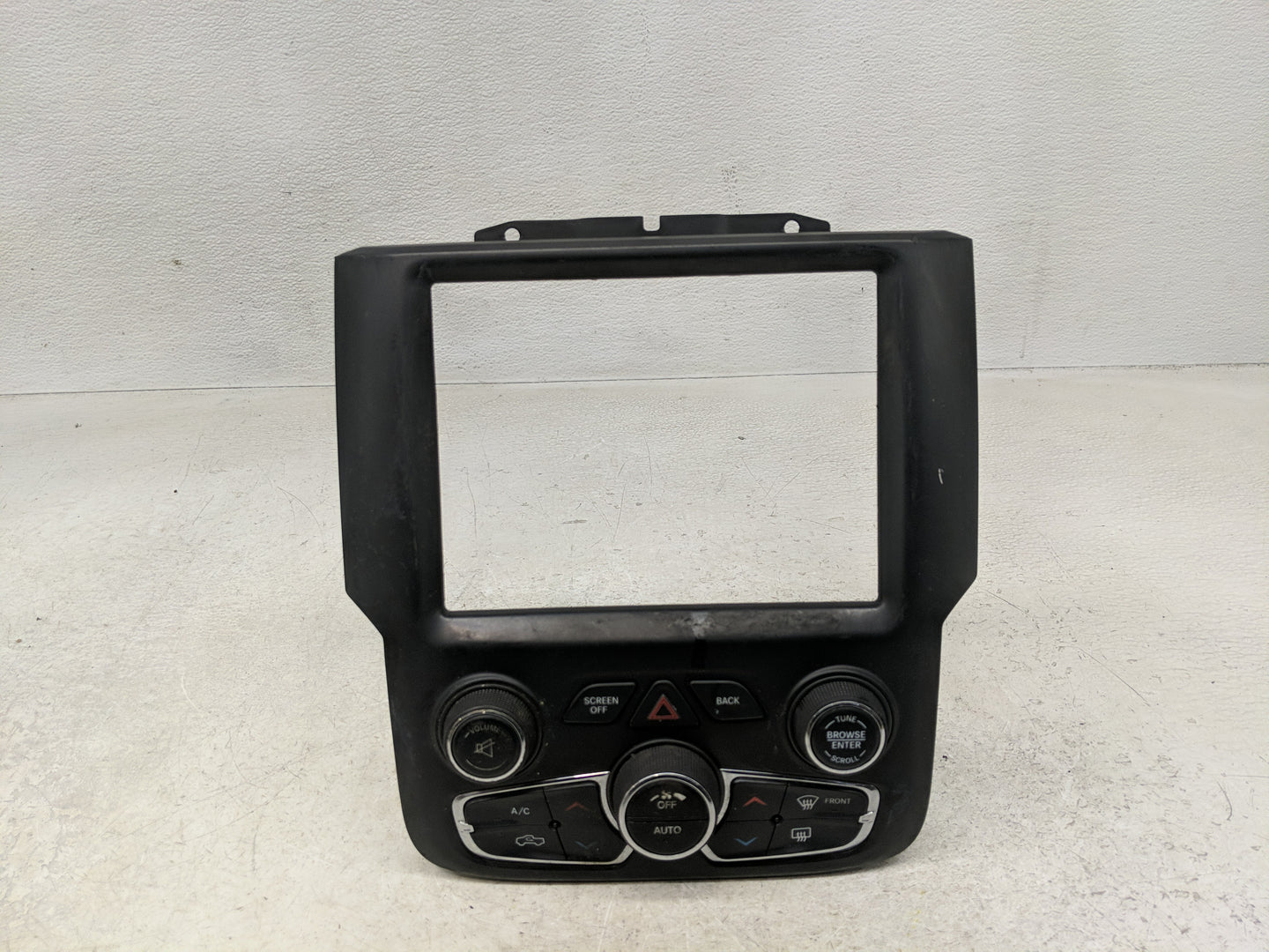 2015 Dodge Ram 1500 Climate Control Module Temperature AC/Heater Replacement P/N:1UJ97DX9AF Fits OEM Used Auto Parts - Oemus
