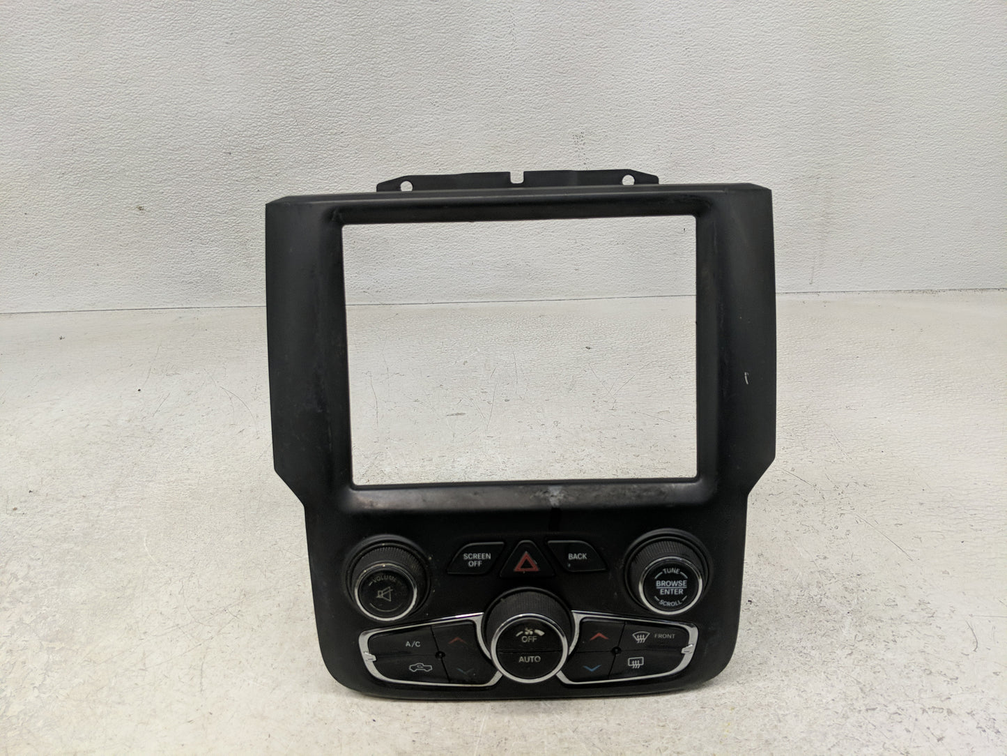 2015 Dodge Ram 1500 Climate Control Module Temperature AC/Heater Replacement P/N:1UJ97DX9AF Fits OEM Used Auto Parts - Oemus