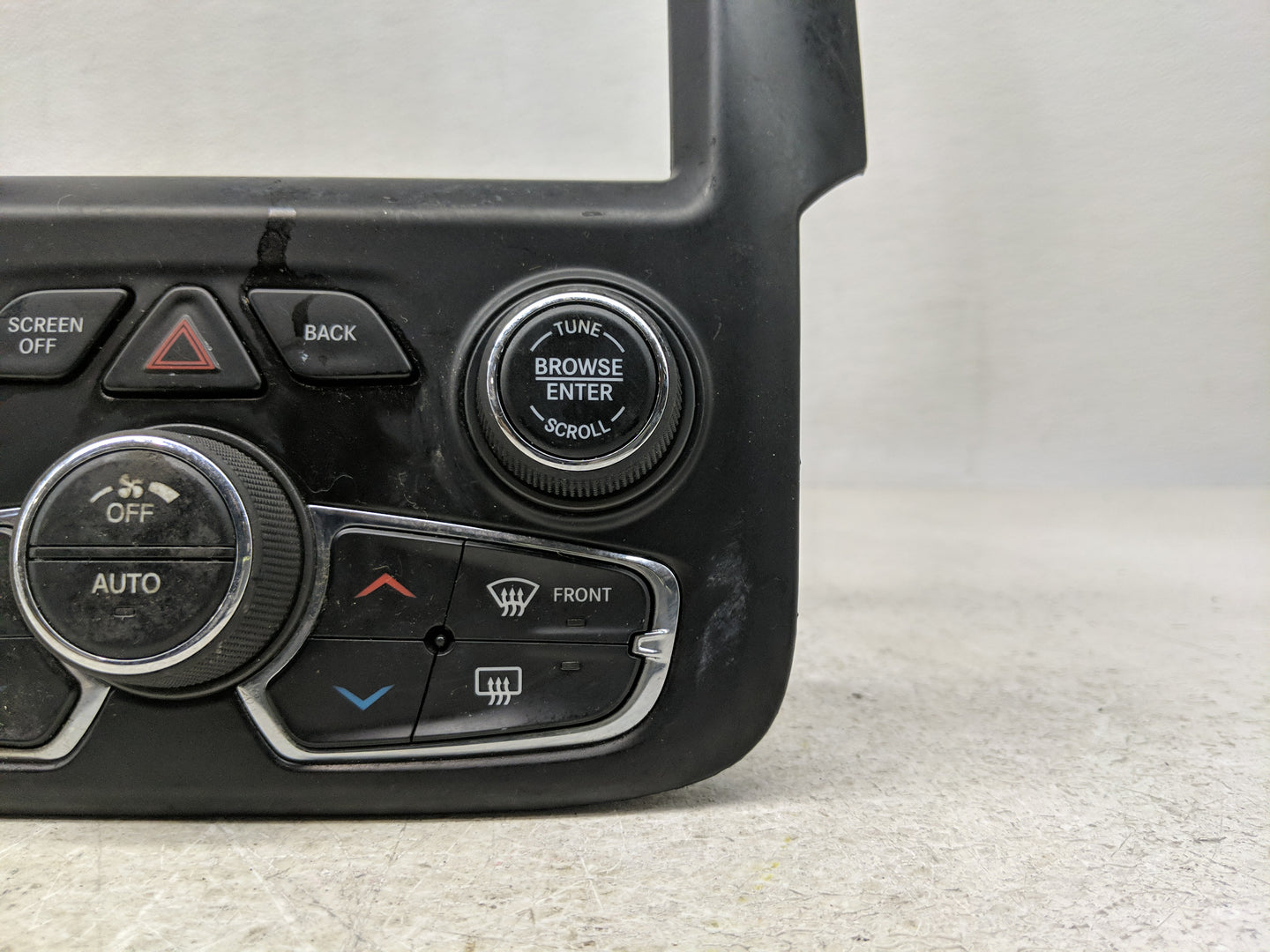 2015 Dodge Ram 1500 Climate Control Module Temperature AC/Heater Replacement P/N:1UJ97DX9AF Fits OEM Used Auto Parts - Oemus