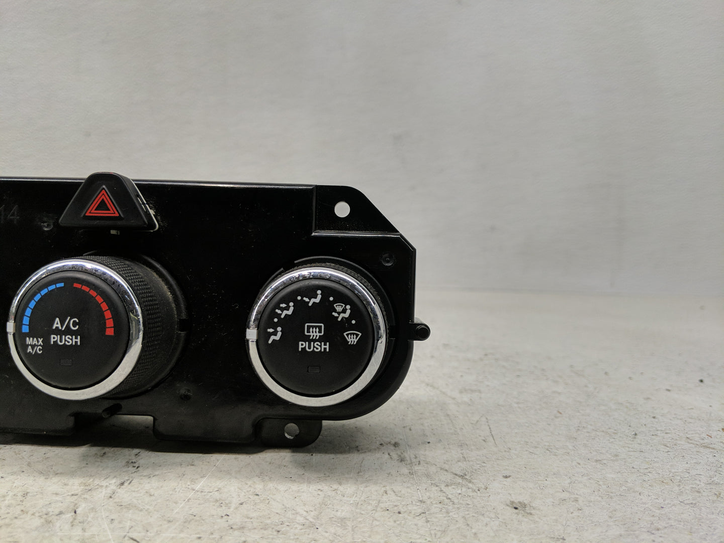 2015 Dodge Ram 1500 Climate Control Module Temperature AC/Heater Replacement P/N:P68236776AB Fits OEM Used Auto Parts - Oemu