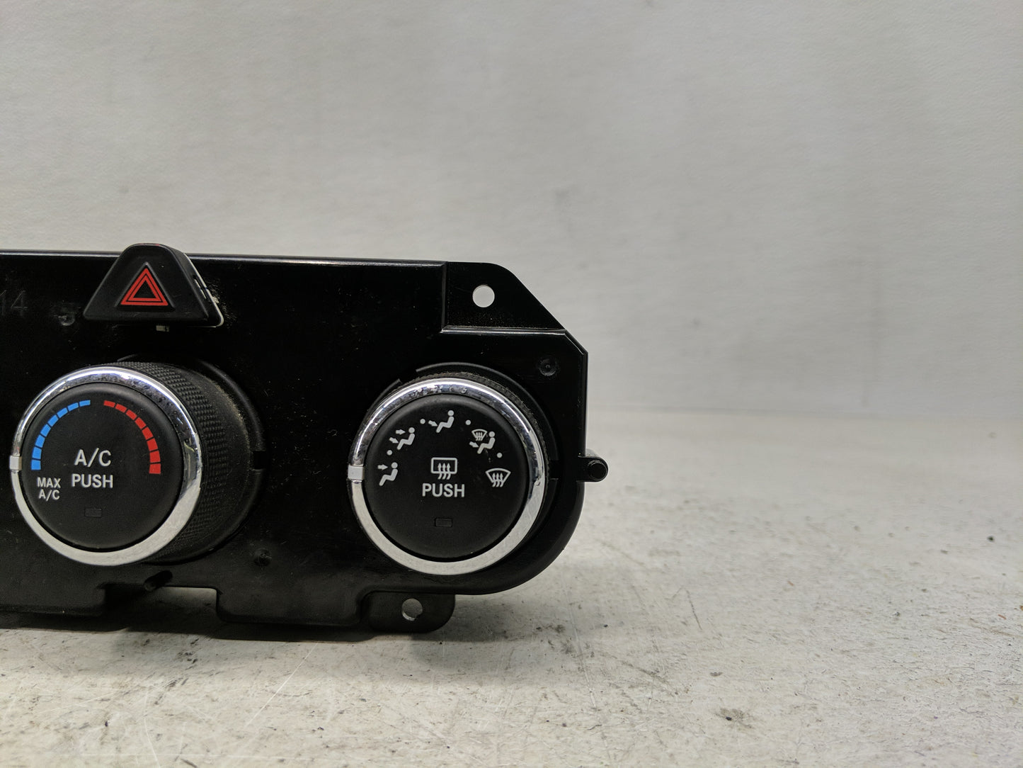 2015 Dodge Ram 1500 Climate Control Module Temperature AC/Heater Replacement P/N:P68236776AB Fits OEM Used Auto Parts - Oemu