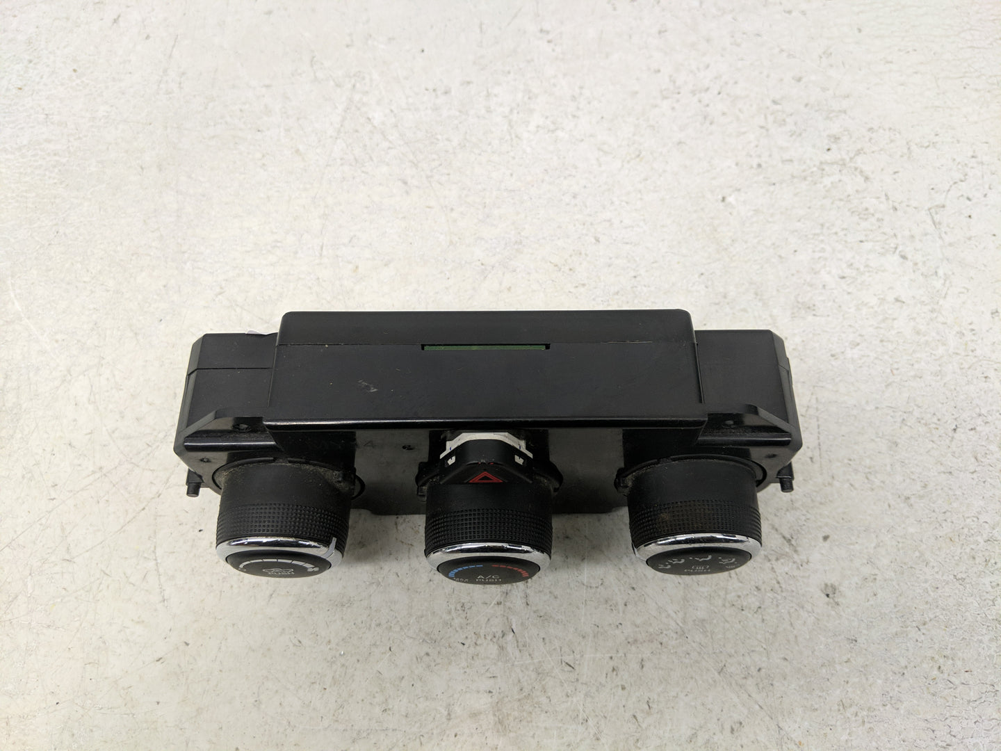 2015 Dodge Ram 1500 Climate Control Module Temperature AC/Heater Replacement P/N:P68236776AB Fits OEM Used Auto Parts - Oemu