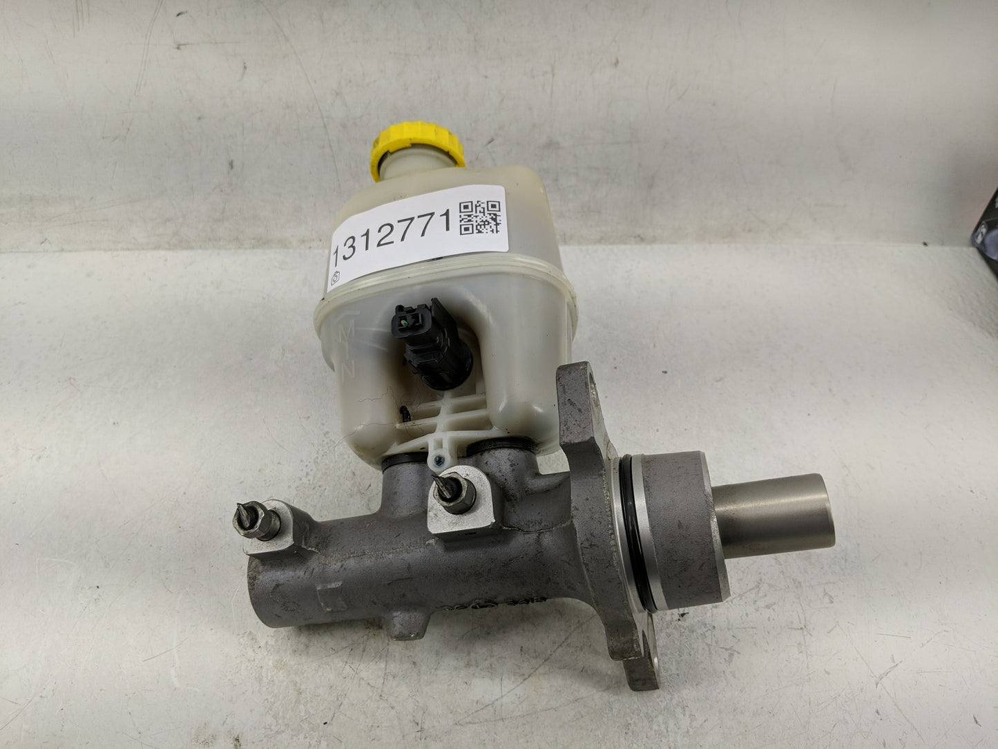 2007-2008 Dodge Ram 1500 Brake Master Cylinder - Oemusedautoparts1.com