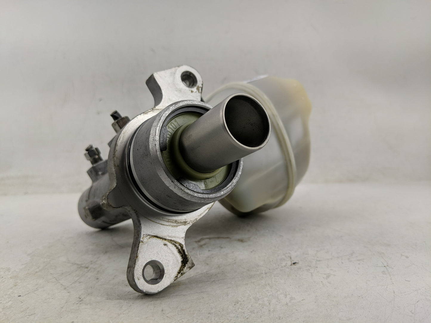 2007-2008 Dodge Ram 1500 Brake Master Cylinder - Oemusedautoparts1.com
