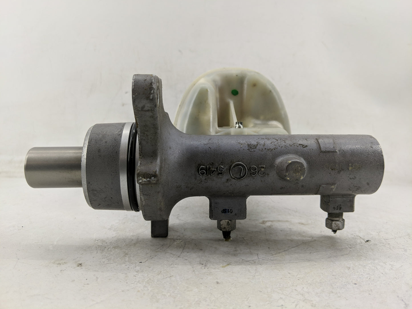 2007-2008 Dodge Ram 1500 Brake Master Cylinder - Oemusedautoparts1.com