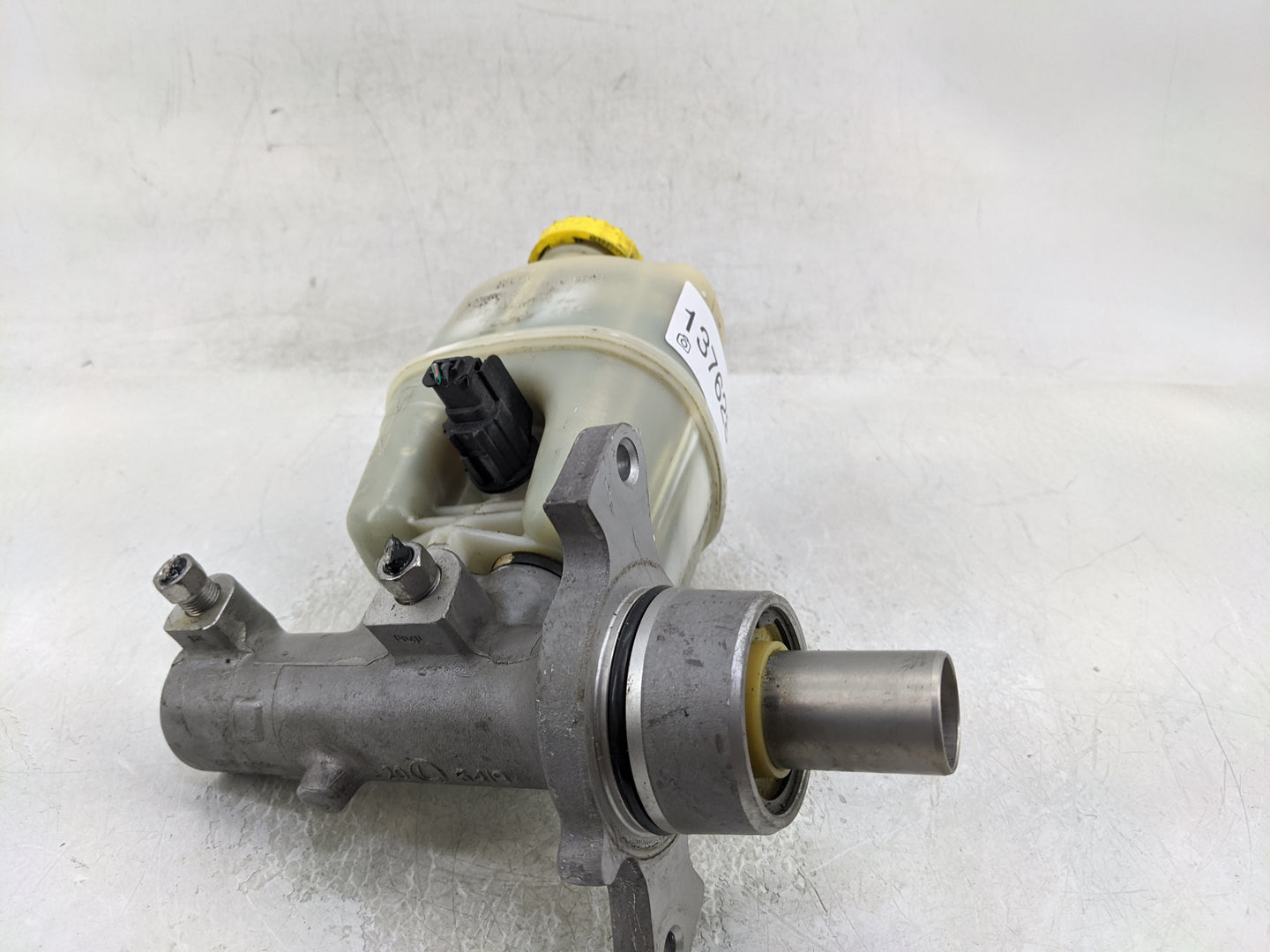 2007-2008 Dodge Ram 1500 Brake Master Cylinder - Oemusedautoparts1.com