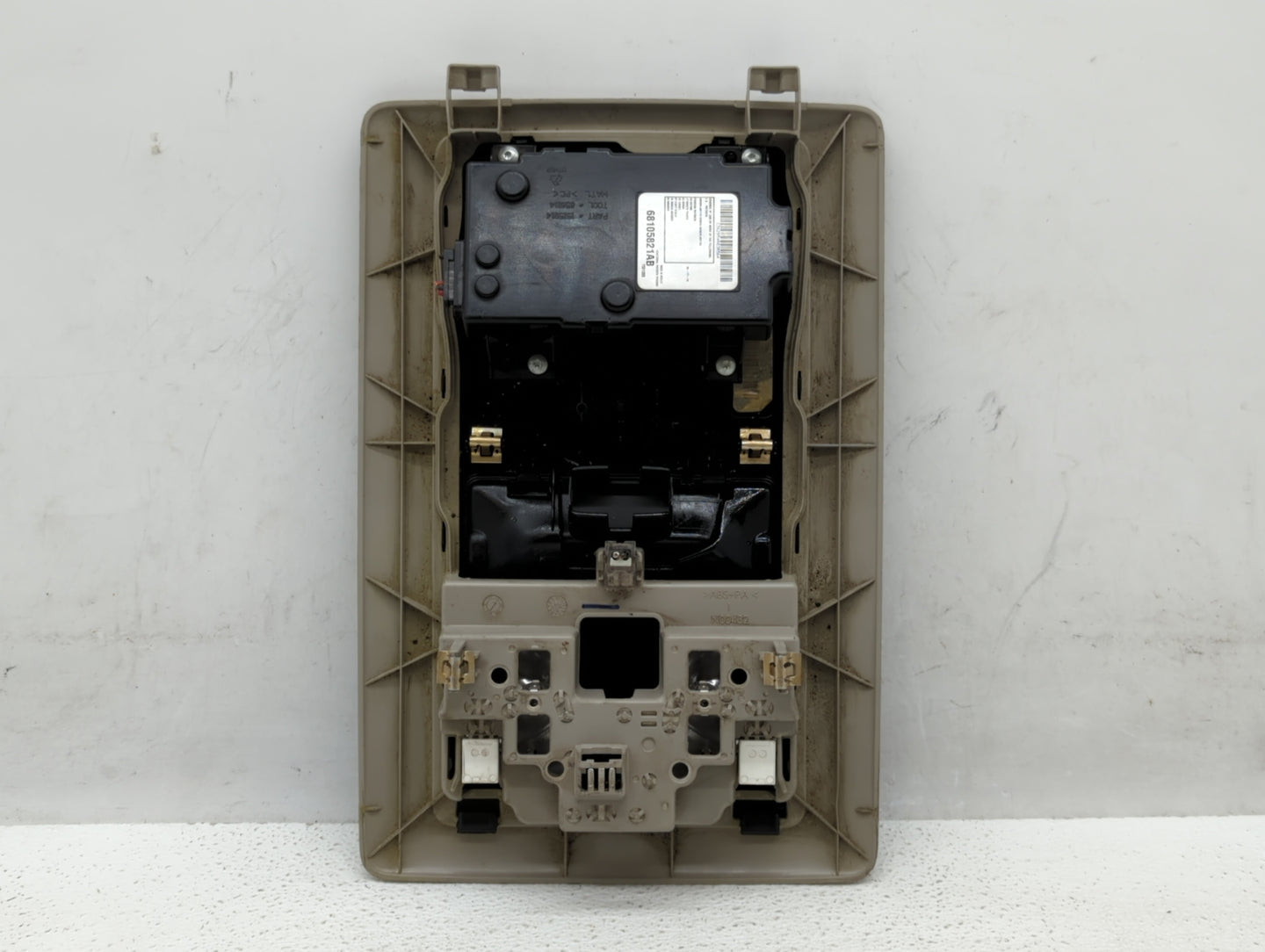 2015 Dodge Ram 1500 Center Floor Console P/N:68105821AB N00432 Fits Fits 2013 2014 OEM Used Auto Parts - Oemusedautoparts1.c