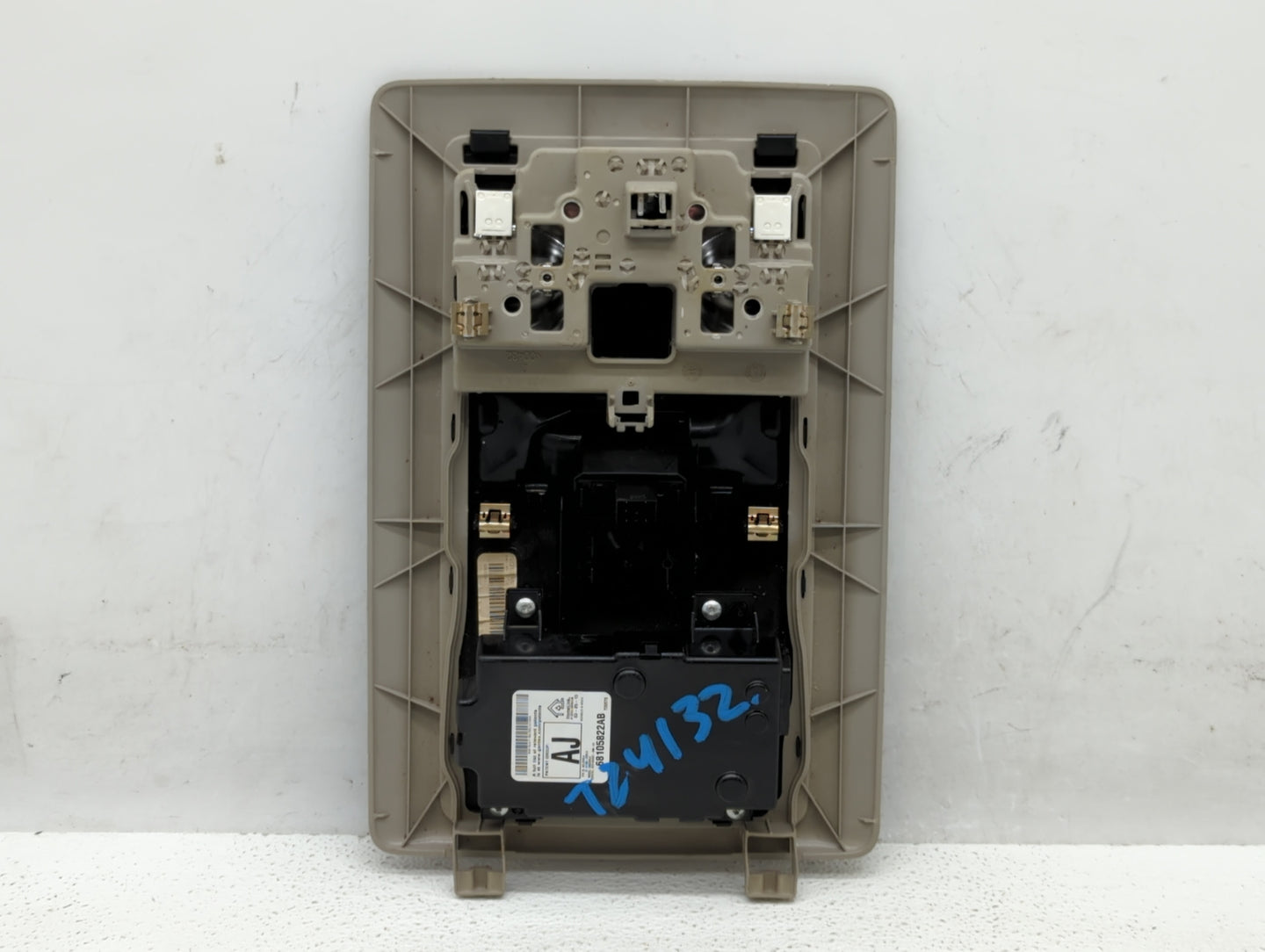 2015 Dodge Ram 1500 Center Floor Console P/N:68105822AB Fits Fits 2013 2014 OEM Used Auto Parts - Oemusedautoparts1.com