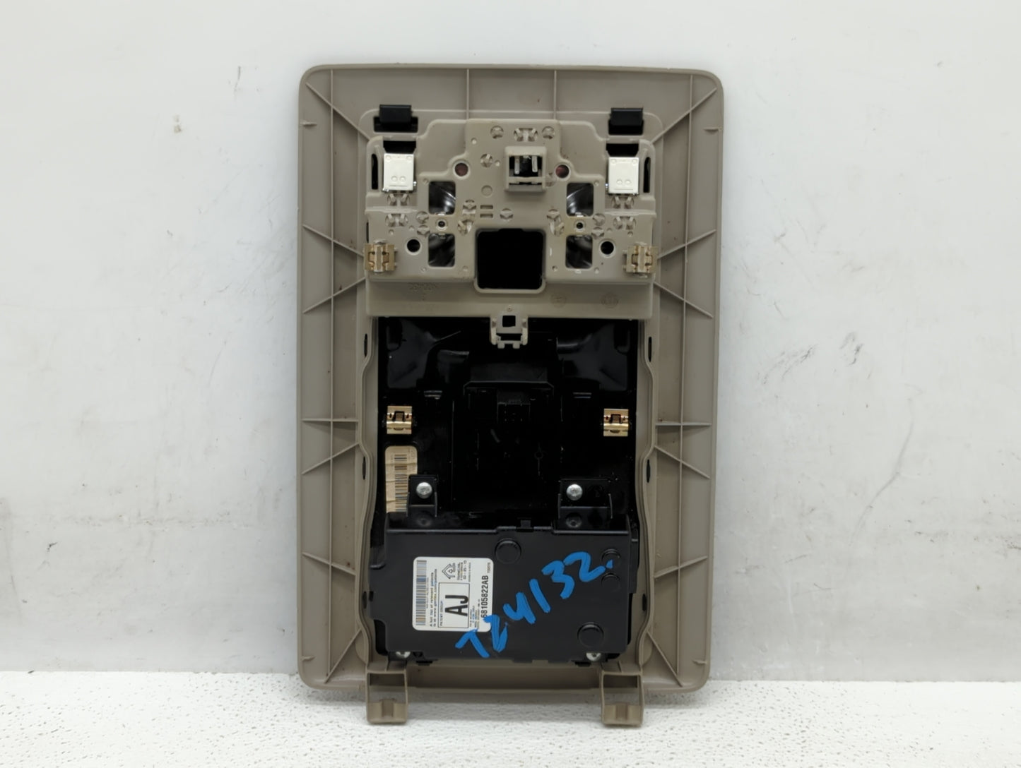 2015 Dodge Ram 1500 Center Floor Console P/N:68105822AB Fits Fits 2013 2014 OEM Used Auto Parts - Oemusedautoparts1.com