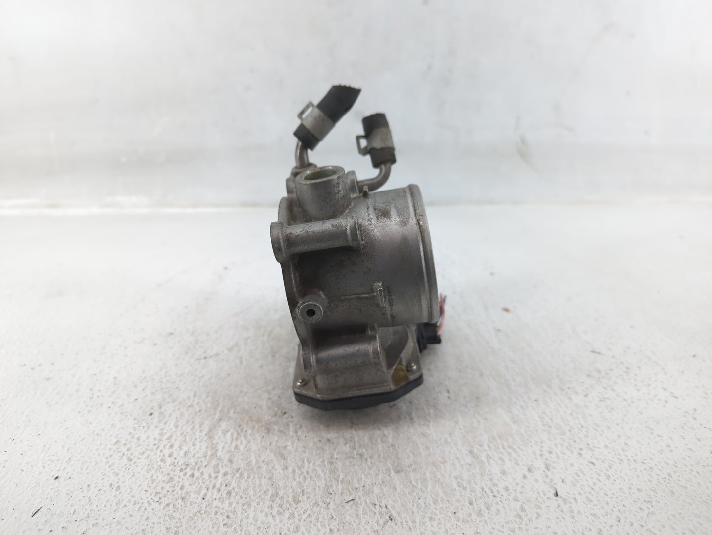 2015 Dodge Ram 1500 Throttle Body P/N:35100-2E000 Fits Fits 2012 2013 2014 2016 2017 2018 2019 2020 2021 2022 OEM Used Auto 