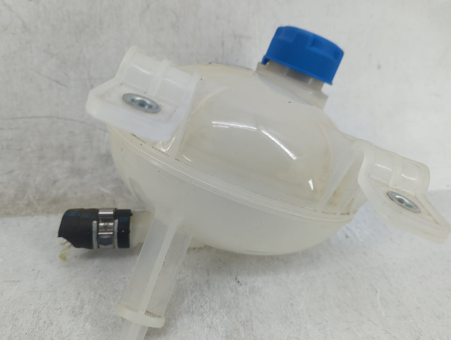 2014-2017 Fiat 500 Radiator Coolant Overflow Expansion Tank Bottle - Oemusedautoparts1.com