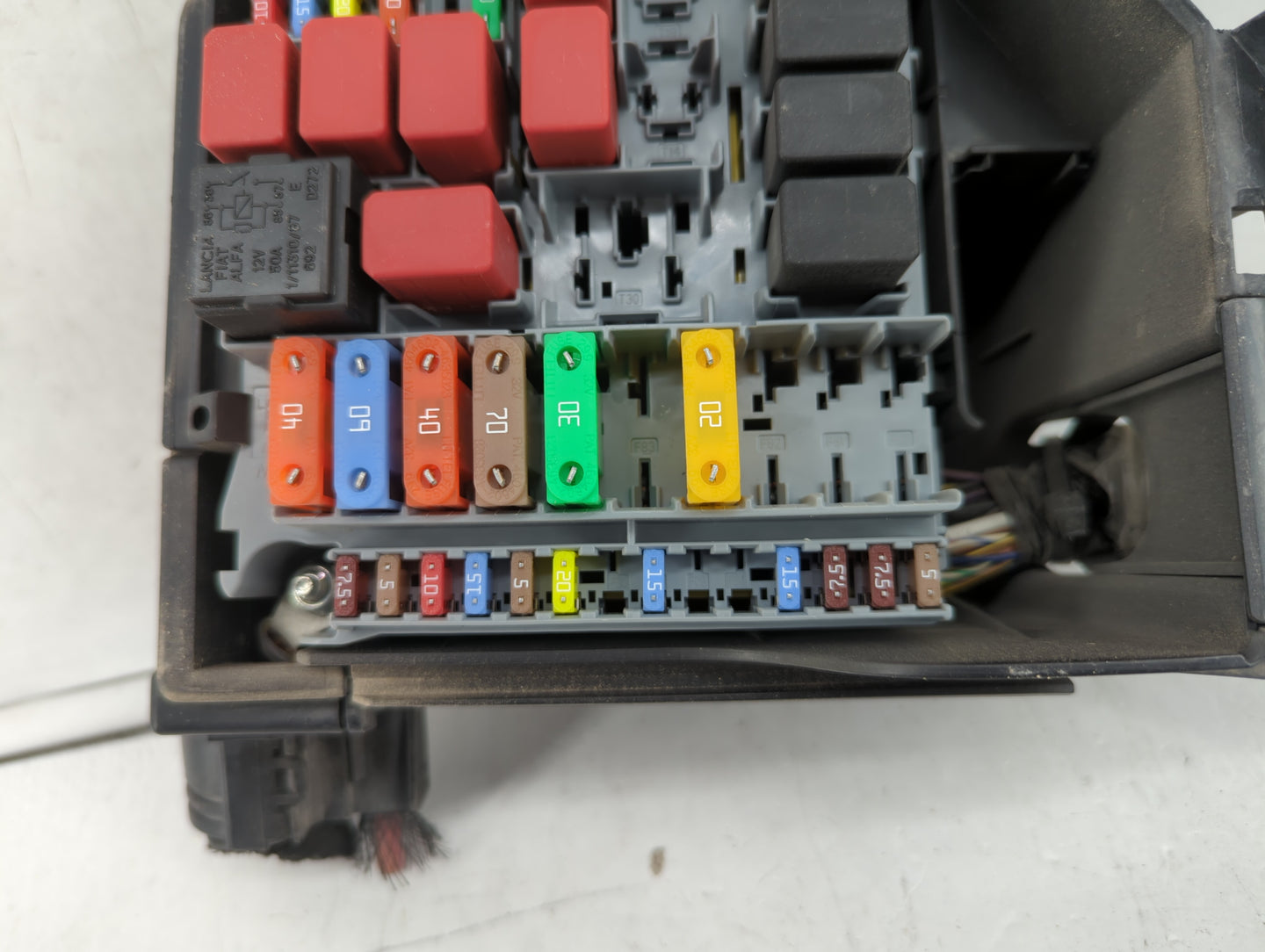 2012-2017 Fiat 500 Fusebox Fuse Box Panel Relay Module Fits Fits 2012 2013 2014 2015 2016 2017 OEM Used Auto Parts - Oemused