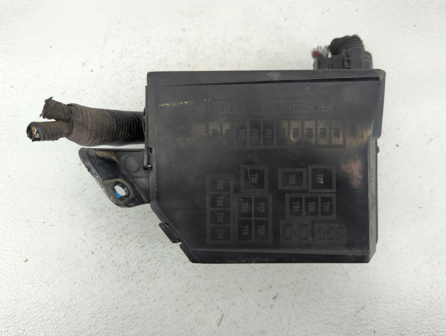 2012-2017 Fiat 500 Fusebox Fuse Box Panel Relay Module P/N:53100999 Fits Fits 2012 2013 2014 2015 2016 2017 OEM Used Auto Pa