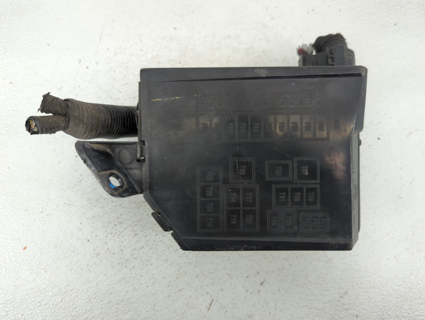 2012-2017 Fiat 500 Fusebox Fuse Box Panel Relay Module P/N:53100999 Fits Fits 2012 2013 2014 2015 2016 2017 OEM Used Auto Pa