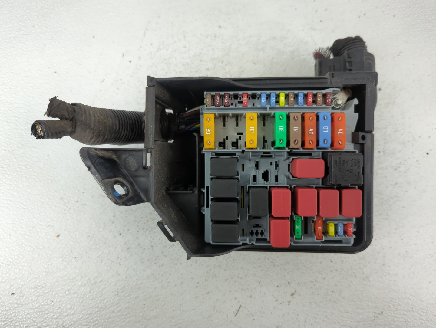 2012-2017 Fiat 500 Fusebox Fuse Box Panel Relay Module P/N:53100999 Fits Fits 2012 2013 2014 2015 2016 2017 OEM Used Auto Pa
