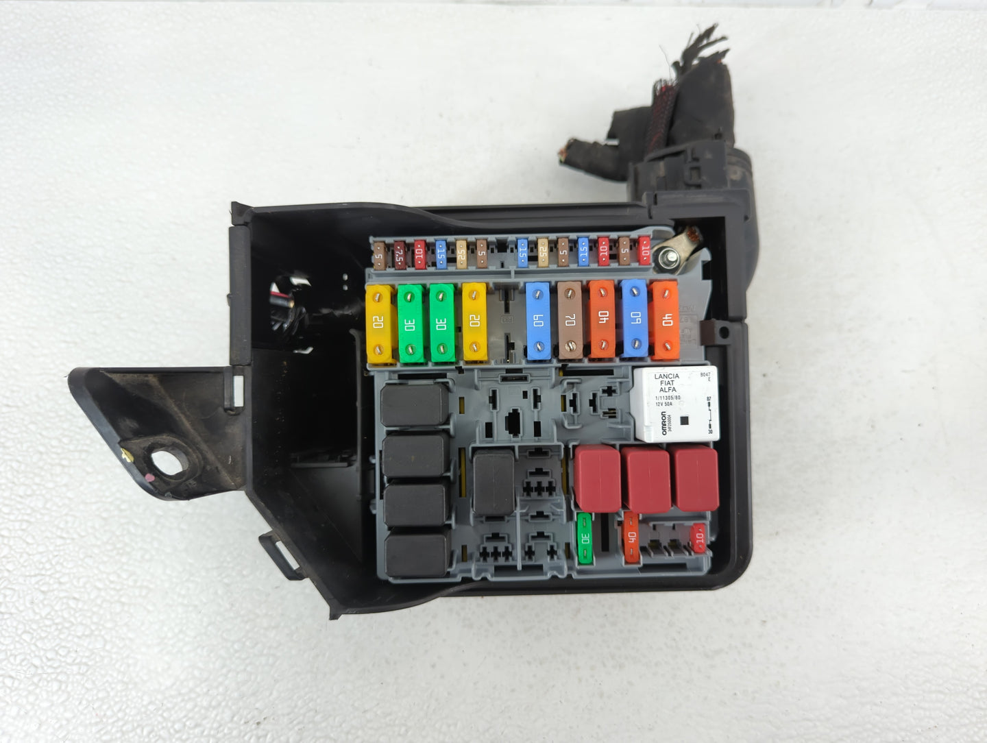 2013-2017 Fiat 500 Fusebox Fuse Box Panel Relay Module P/N:53100999 Fits Fits 2013 2014 2015 2016 2017 OEM Used Auto Parts -