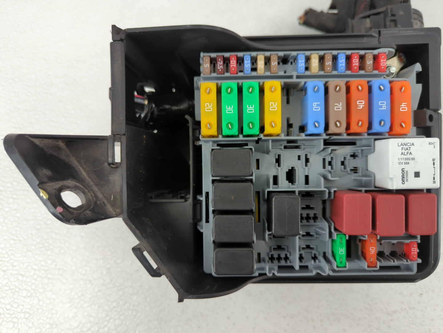 2013-2017 Fiat 500 Fusebox Fuse Box Panel Relay Module P/N:53100999 Fits Fits 2013 2014 2015 2016 2017 OEM Used Auto Parts -