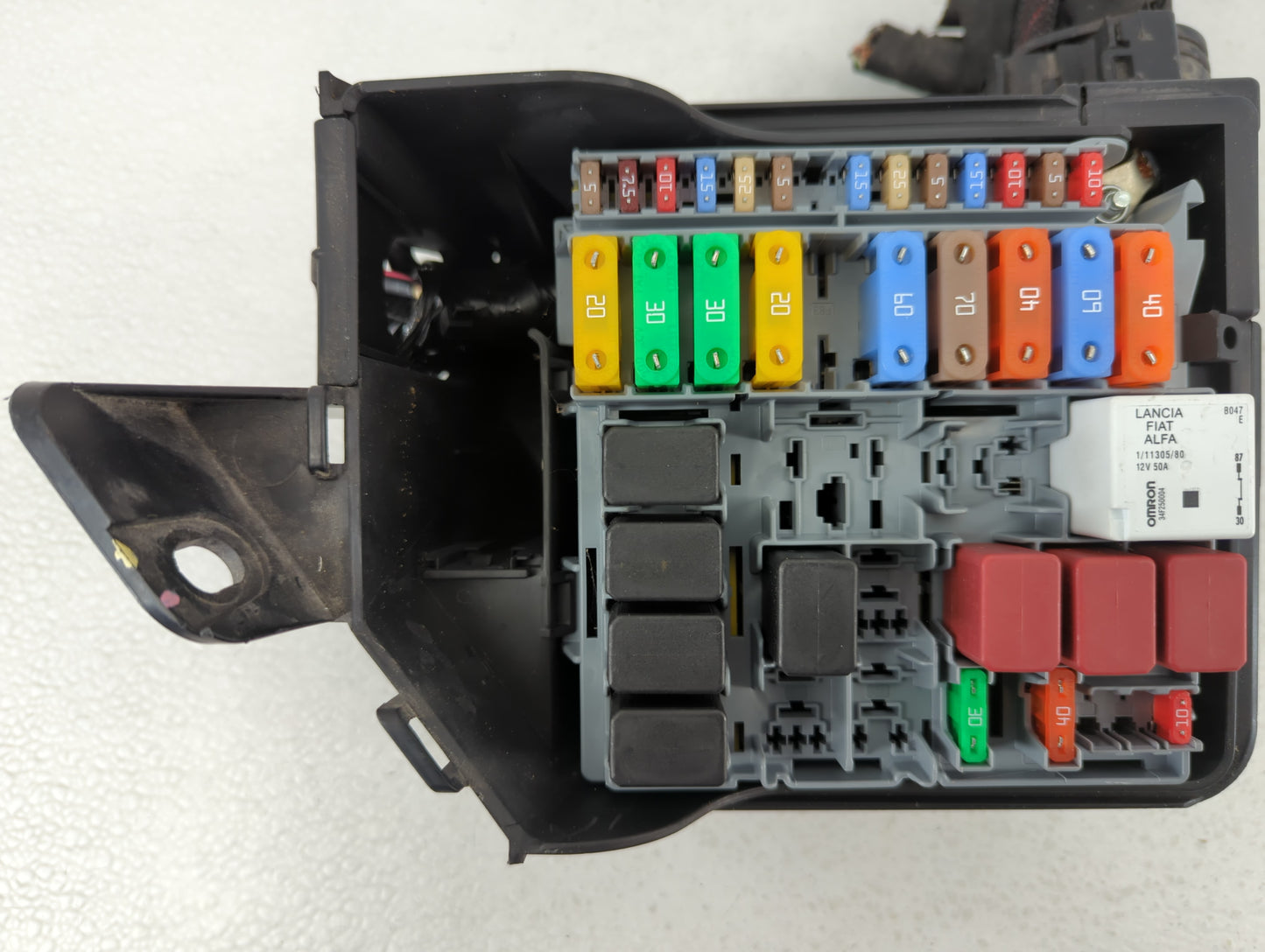 2013-2017 Fiat 500 Fusebox Fuse Box Panel Relay Module P/N:53100999 Fits Fits 2013 2014 2015 2016 2017 OEM Used Auto Parts -