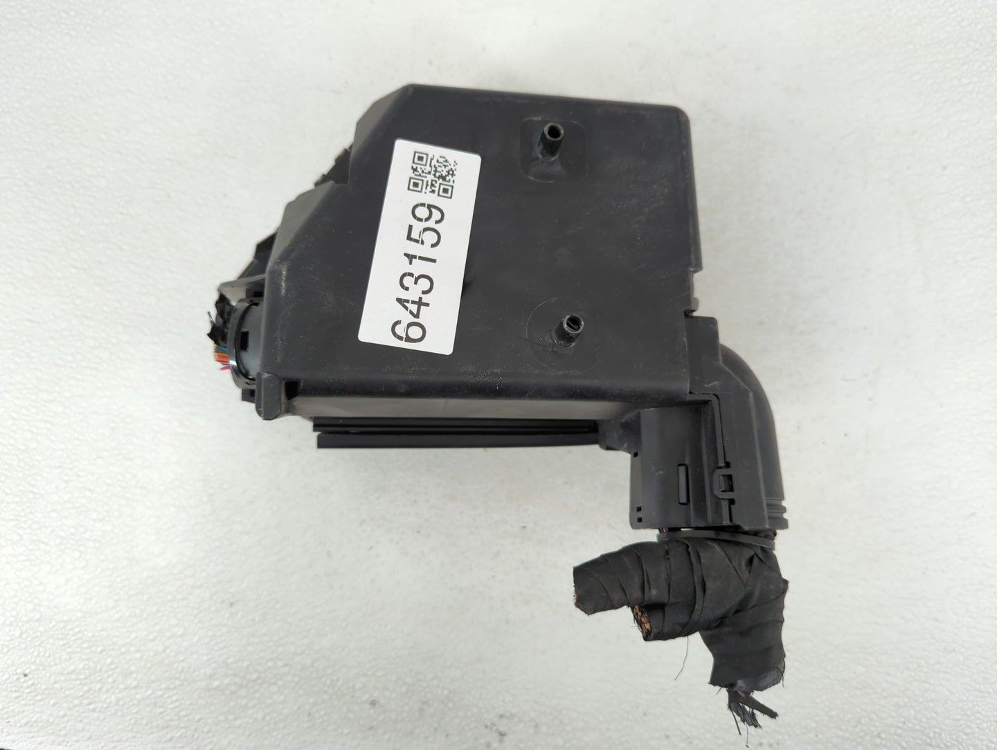 2013-2017 Fiat 500 Fusebox Fuse Box Panel Relay Module P/N:53100999 Fits Fits 2013 2014 2015 2016 2017 OEM Used Auto Parts -