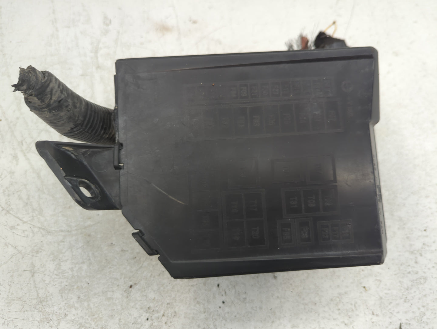 2012-2017 Fiat 500 Fusebox Fuse Box Panel Relay Module P/N:53100999 Fits Fits 2012 2013 2014 2015 2016 2017 OEM Used Auto Pa