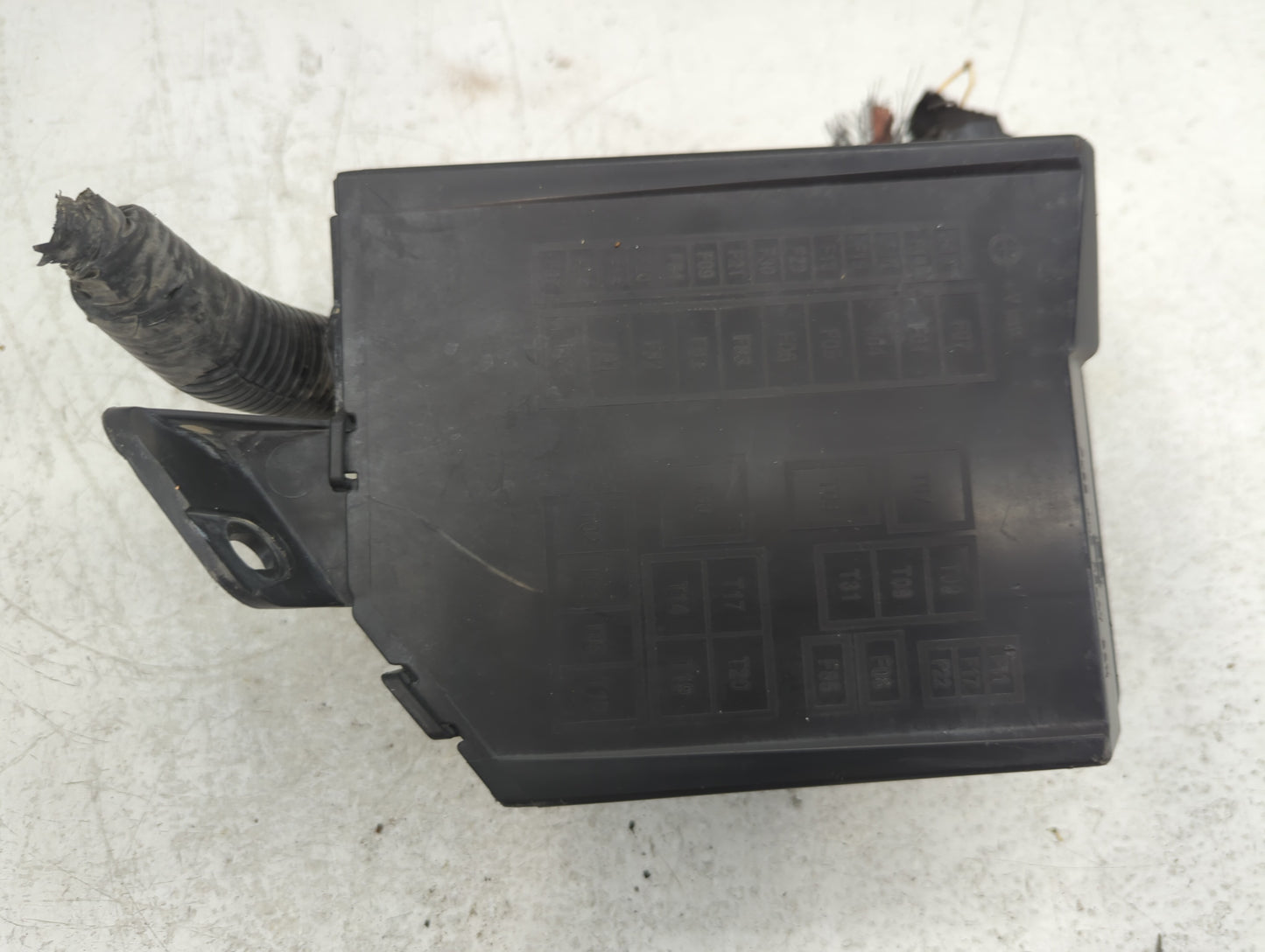 2012-2017 Fiat 500 Fusebox Fuse Box Panel Relay Module P/N:53100999 Fits Fits 2012 2013 2014 2015 2016 2017 OEM Used Auto Pa