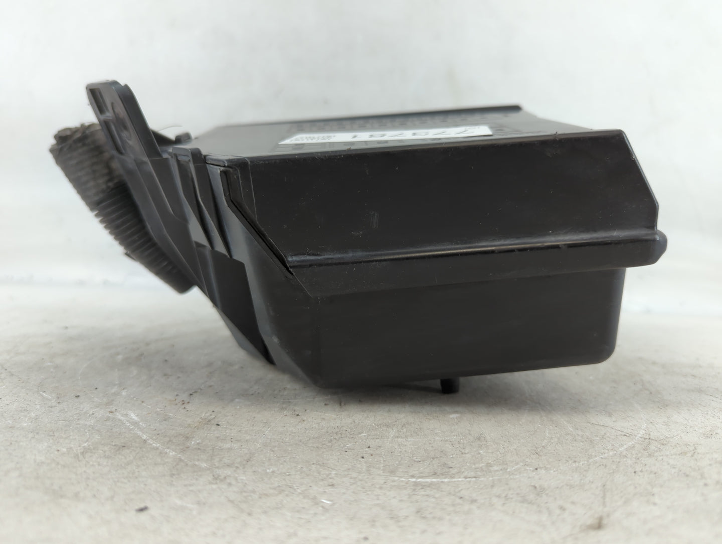 2012-2017 Fiat 500 Fusebox Fuse Box Panel Relay Module Fits Fits 2012 2013 2014 2015 2016 2017 OEM Used Auto Parts - Oemused