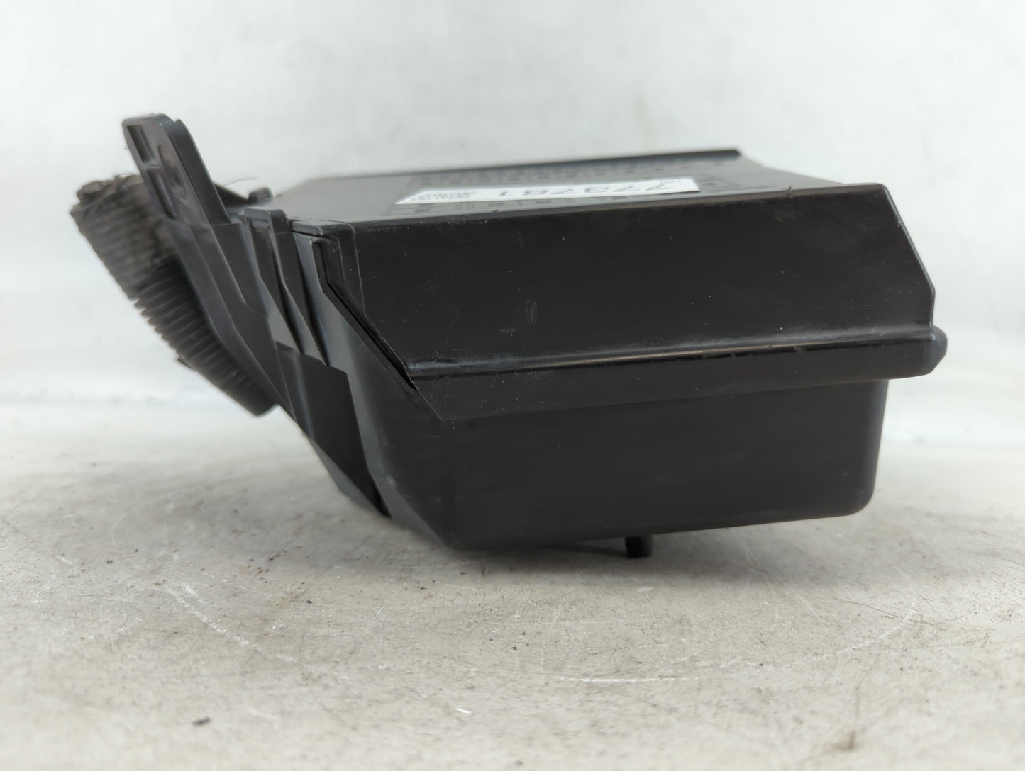 2012-2017 Fiat 500 Fusebox Fuse Box Panel Relay Module Fits Fits 2012 2013 2014 2015 2016 2017 OEM Used Auto Parts - Oemused