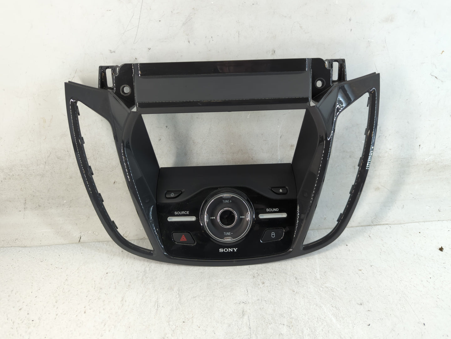 2013-2016 Ford C-Max Radio AM FM Cd Player Receiver Replacement P/N:00035057 0151-696 Fits Fits 2013 2014 2015 2016 OEM Used