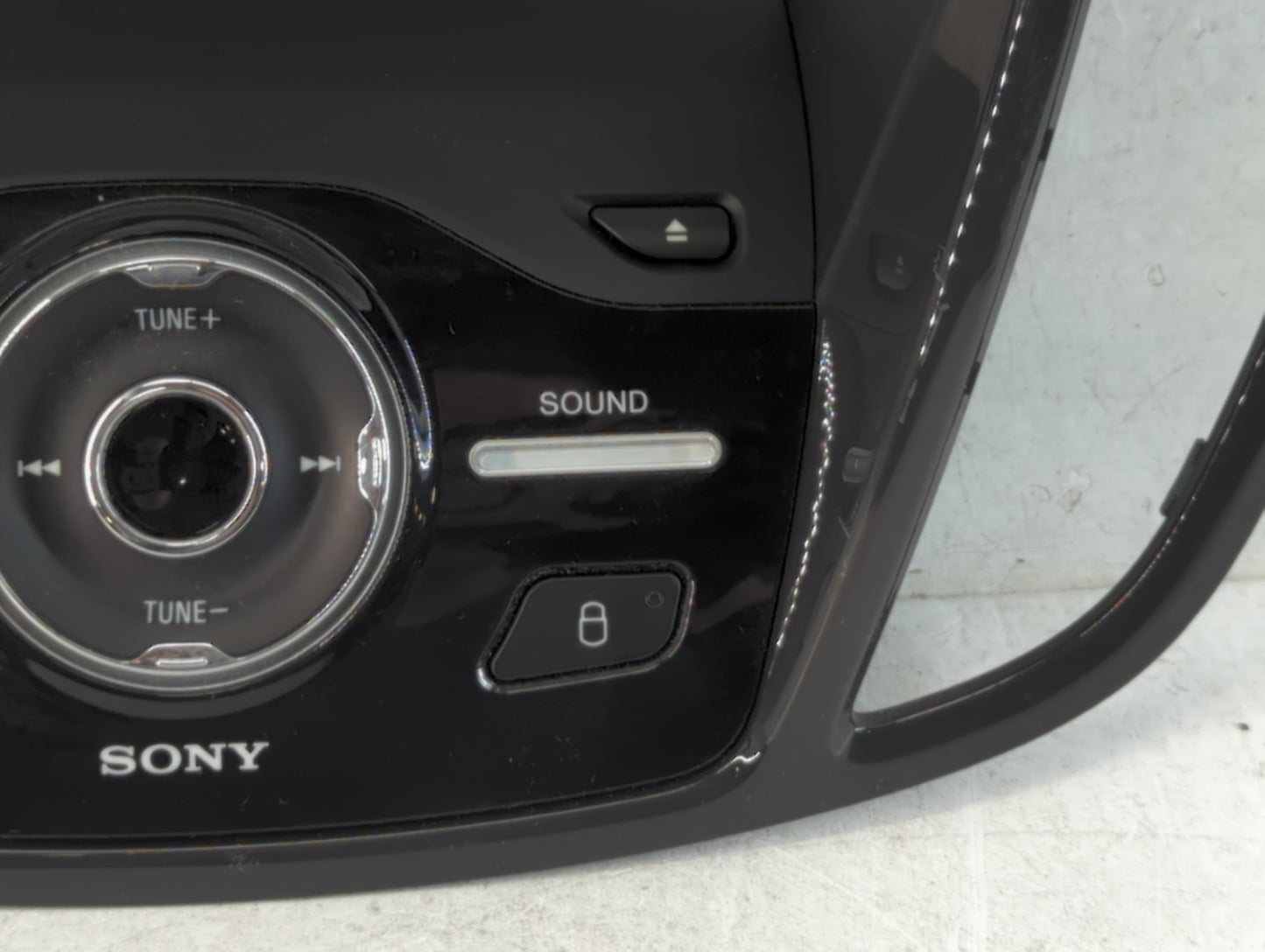 2013-2016 Ford C-Max Radio AM FM Cd Player Receiver Replacement P/N:00035057 0151-696 Fits Fits 2013 2014 2015 2016 OEM Used