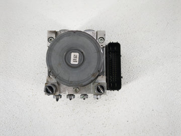 2015-2018 Ford Edge ABS Pump Control Module Replacement P/N:F2GC-2C405-AF Fits Fits 2015 2016 2017 2018 OEM Used Auto Parts