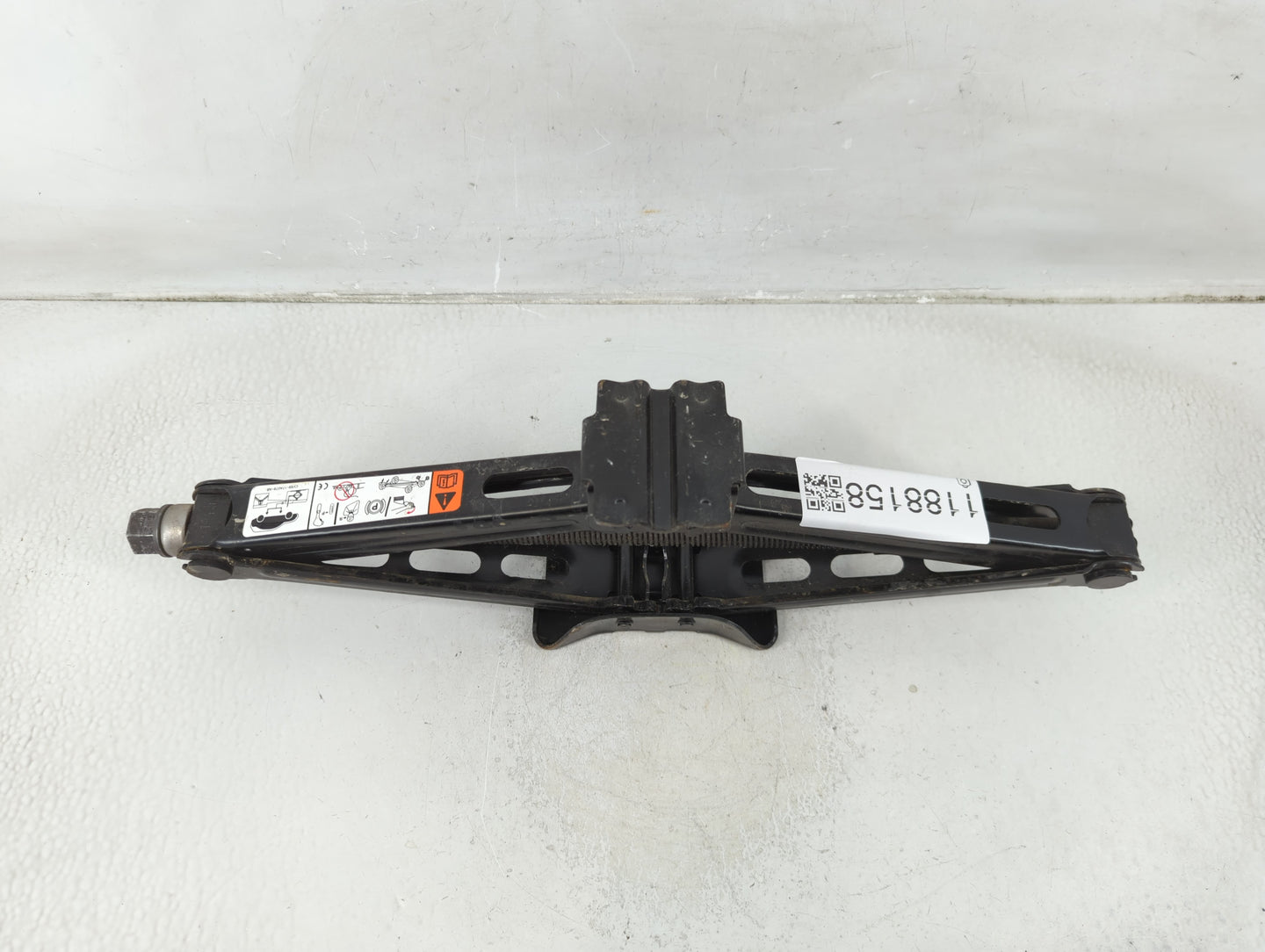 2015 Ford Edge Spare Scissor Car Jack - Oemusedautoparts1.com