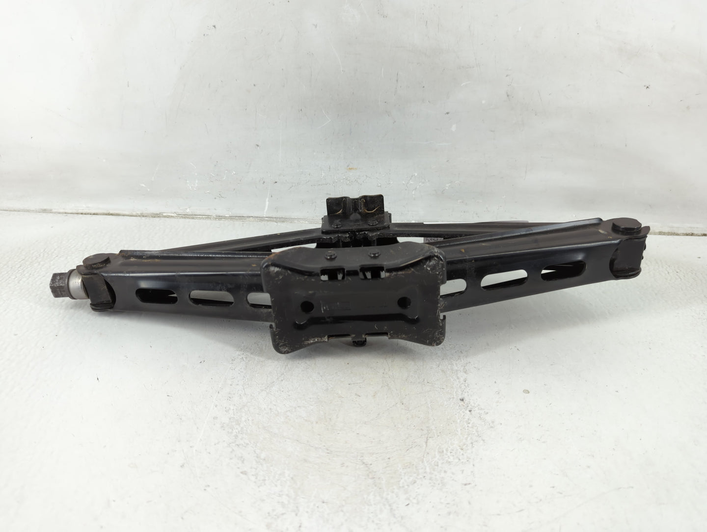 2015 Ford Edge Spare Scissor Car Jack - Oemusedautoparts1.com