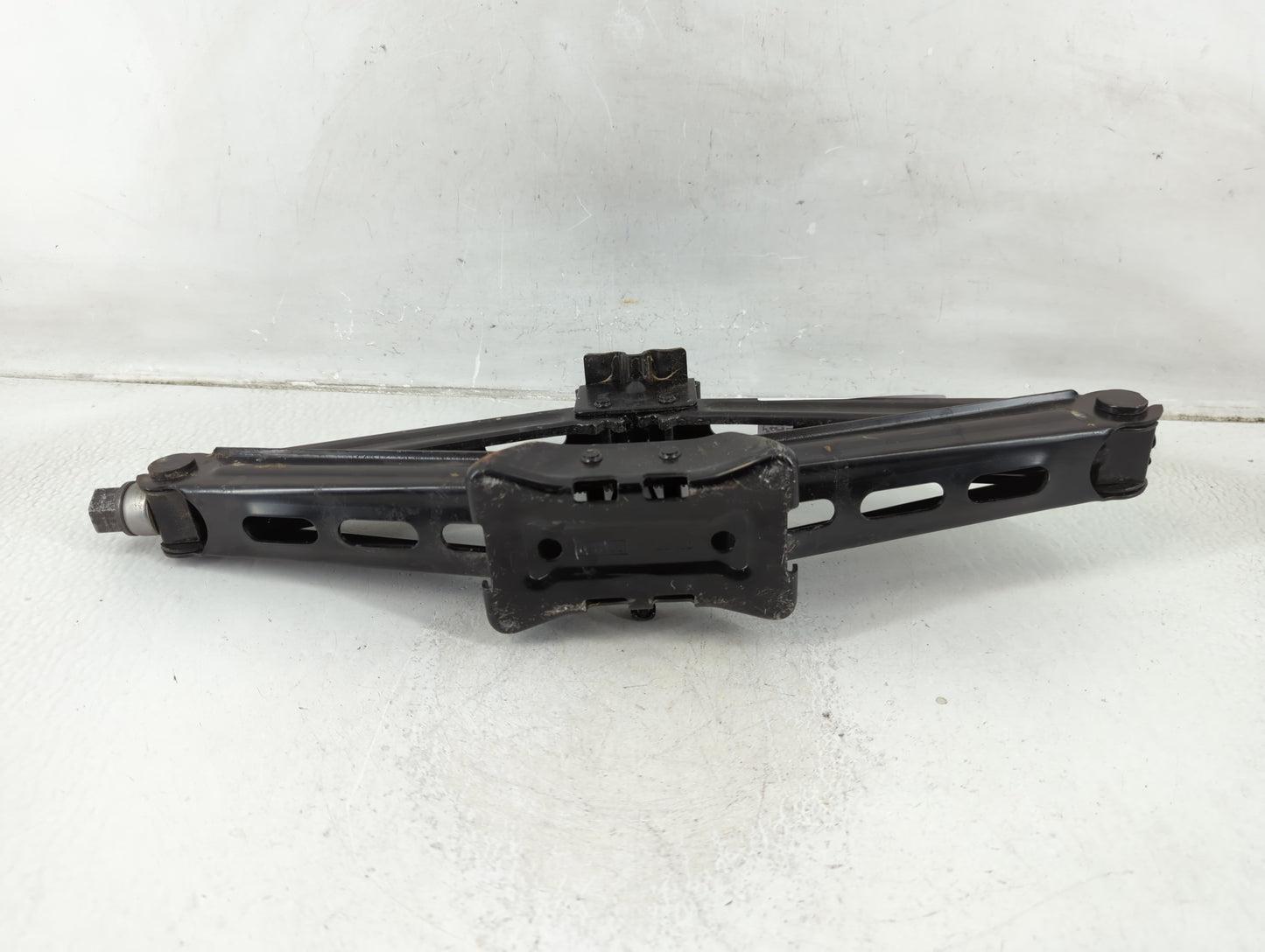 2015 Ford Edge Spare Scissor Car Jack - Oemusedautoparts1.com